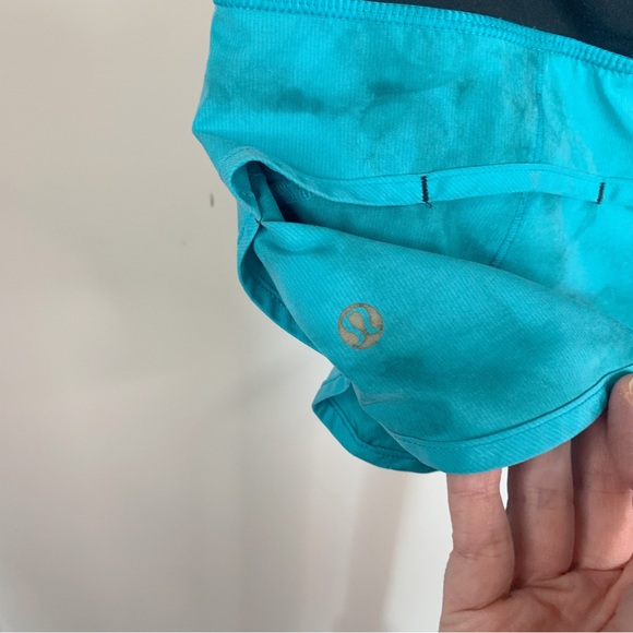 LULULEMON Speed Shorts Surge Spray Dye Teal Blue Size 6 Built-in Brief 4 Way - Picture 8 of 10